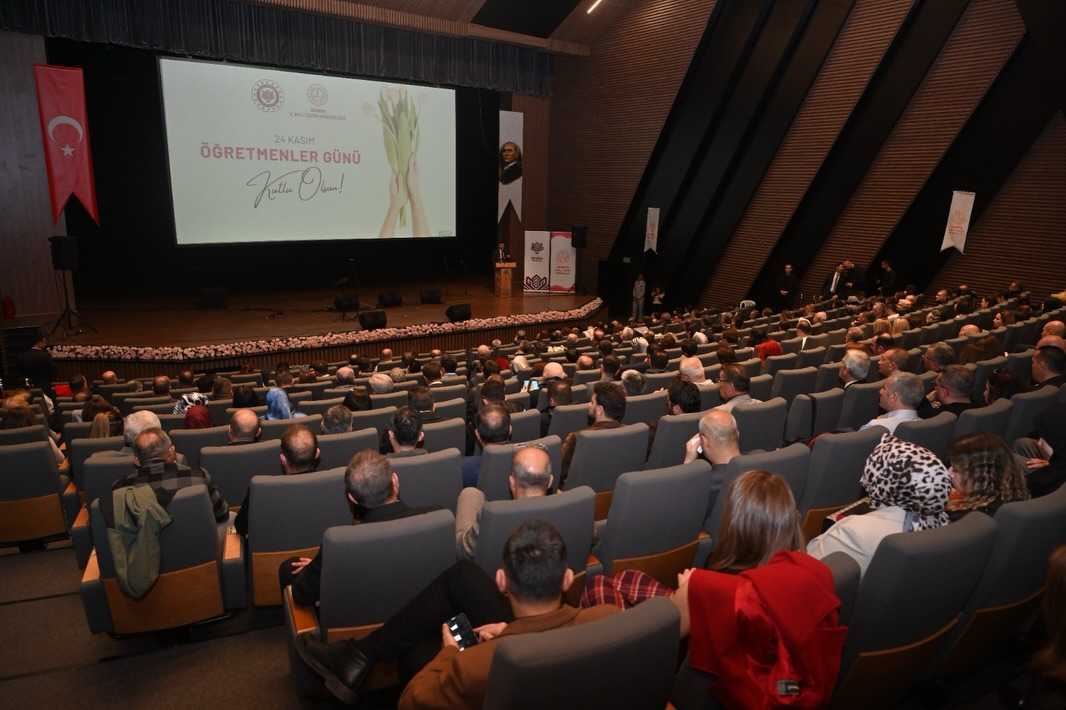 Isparta’da Öğretmenler Günü Törenle Kutlandı (4)