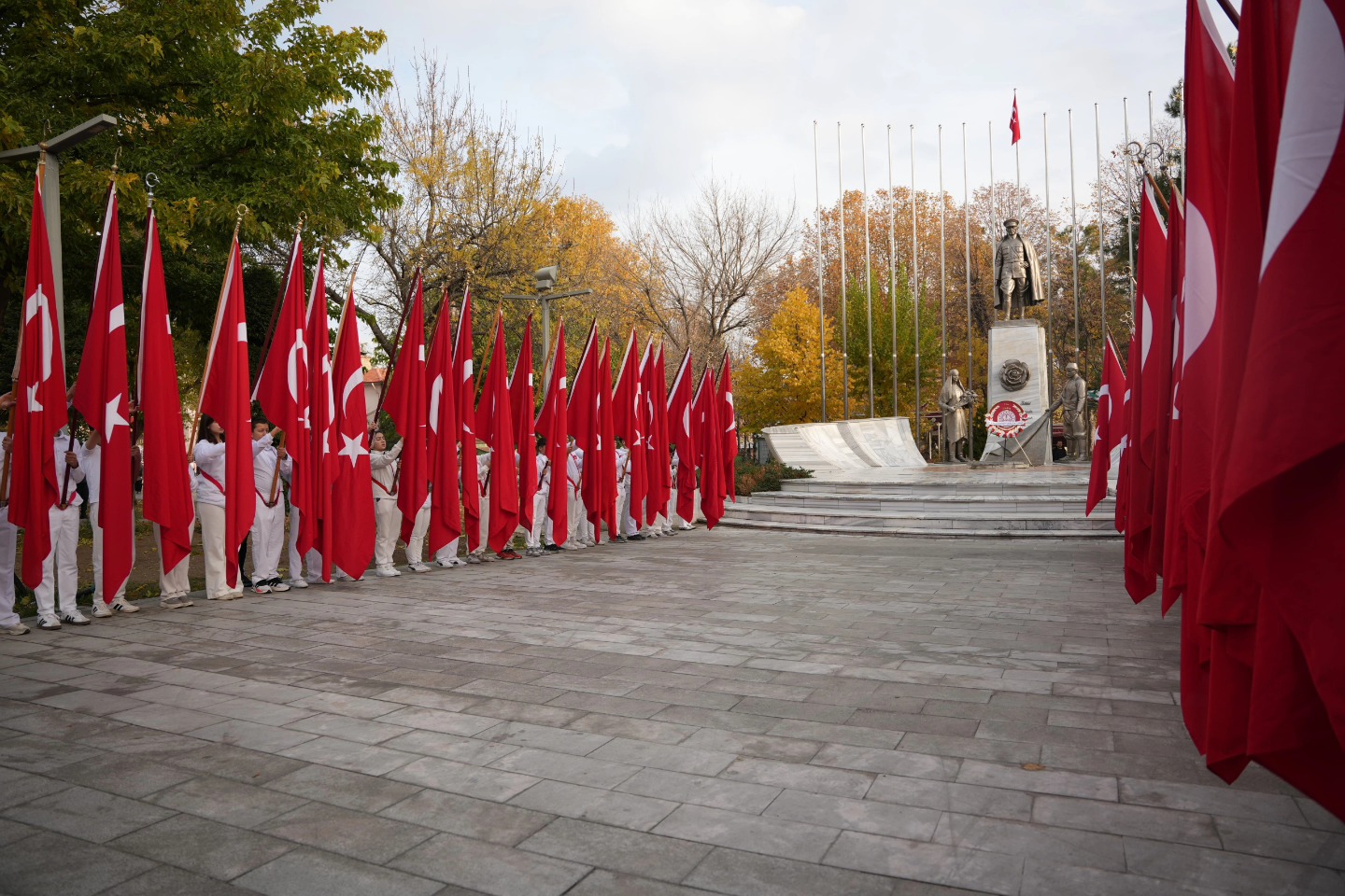 Isparta’da Öğretmenler Günü Törenle Kutlandı (5)