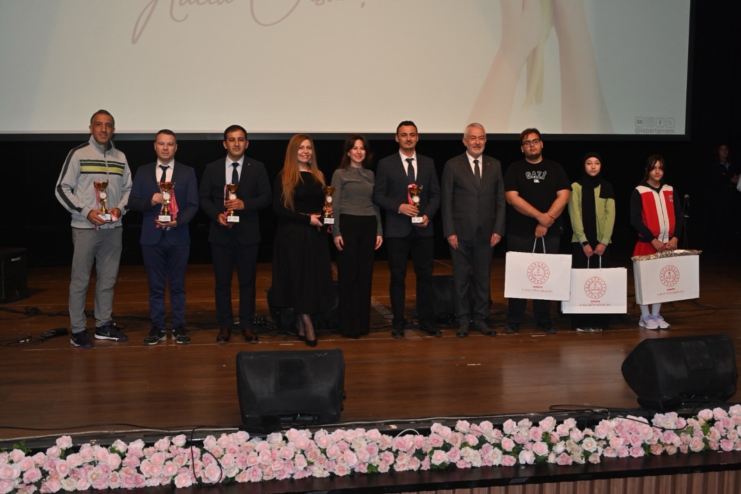 Isparta’da Öğretmenler Günü Törenle Kutlandı (6)