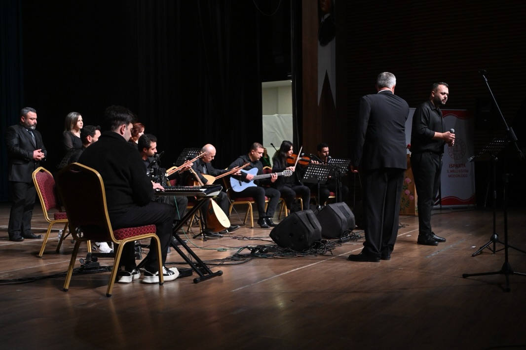 Isparta’da Öğretmenler Günü Törenle Kutlandı (8)
