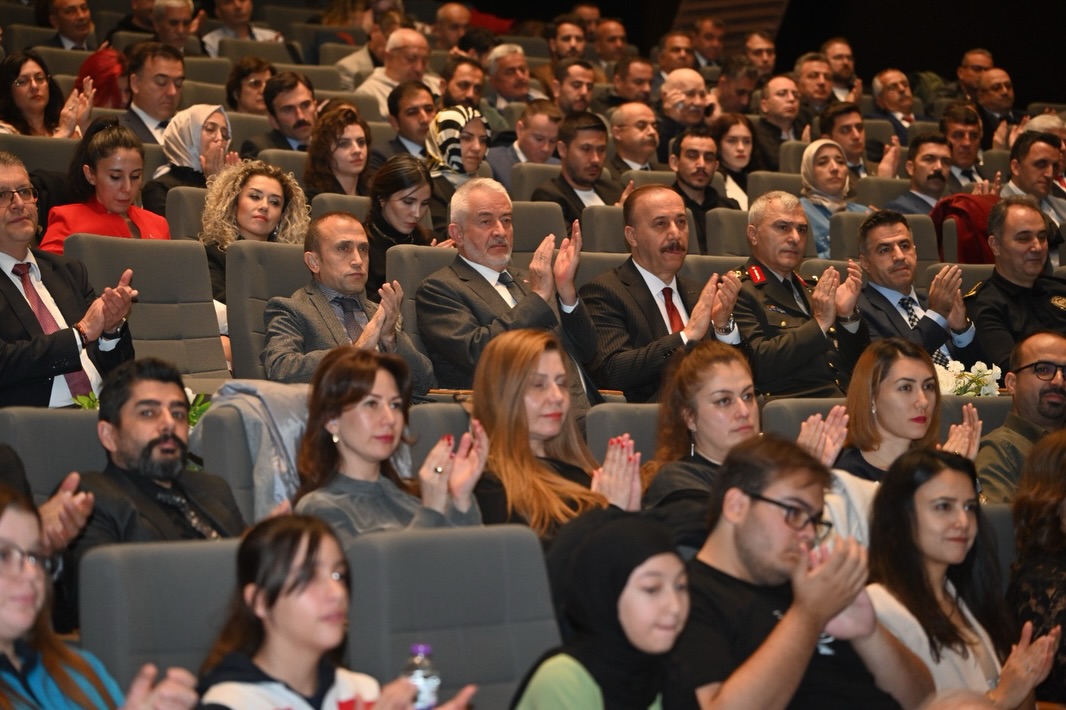 Isparta’da Öğretmenler Günü Törenle Kutlandı (9)