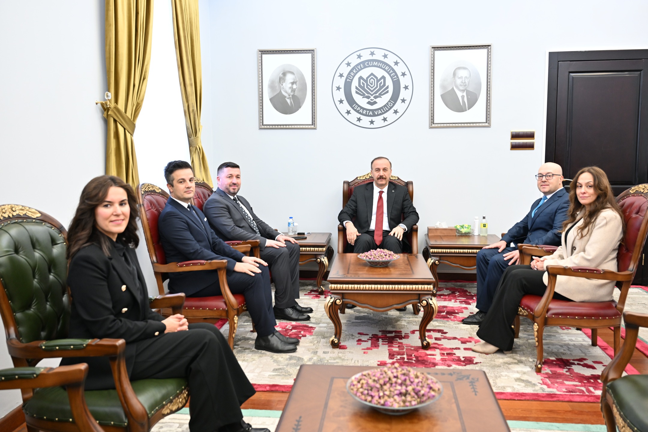 Isparta’da Öğretmenlerden Vali Erin’e 24 Kasım Ziyareti (3)