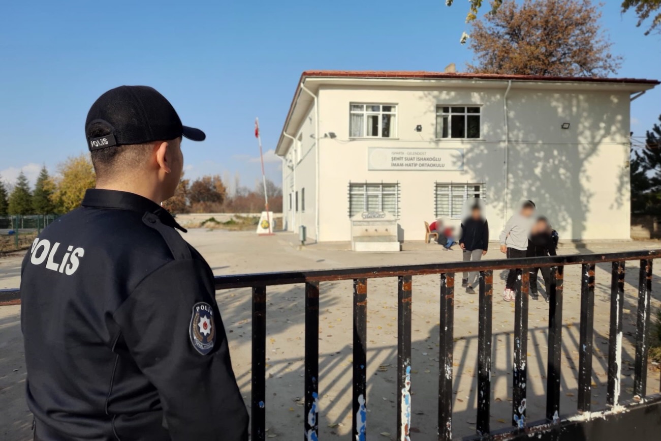 Isparta’da Okul Önleri Ve Asayiş Denetimleri Sürüyor (4)