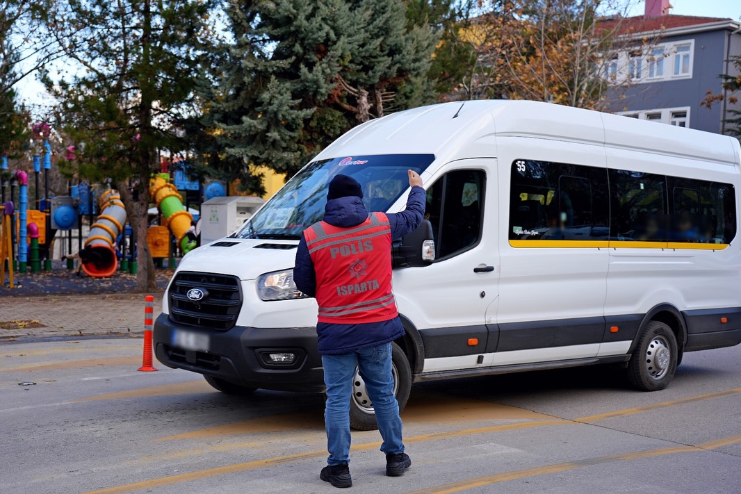 Isparta’da Okul Önleri Ve Asayiş Uygulamaları Kararlılıkla Sürüyor (3)