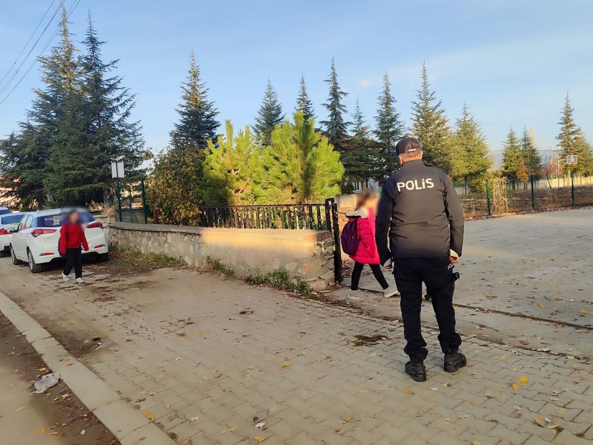 Isparta’da Okul Önleri Ve Asayiş Uygulaması Gerçekleştirildi (2)-1