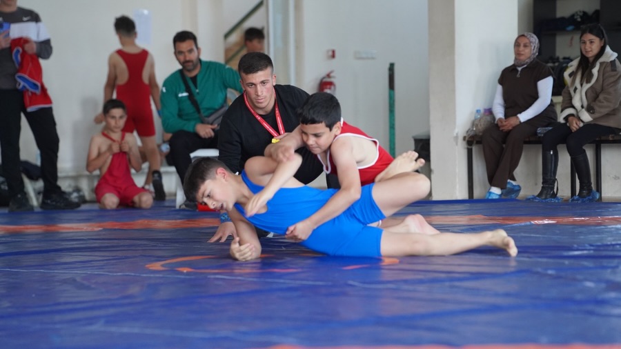 Isparta’da Okul Sporları Güreş Heyecanı Başladı (4)