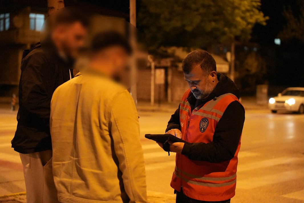 Isparta’da Park Ve Bahçelerde Gece Denetimi (3)