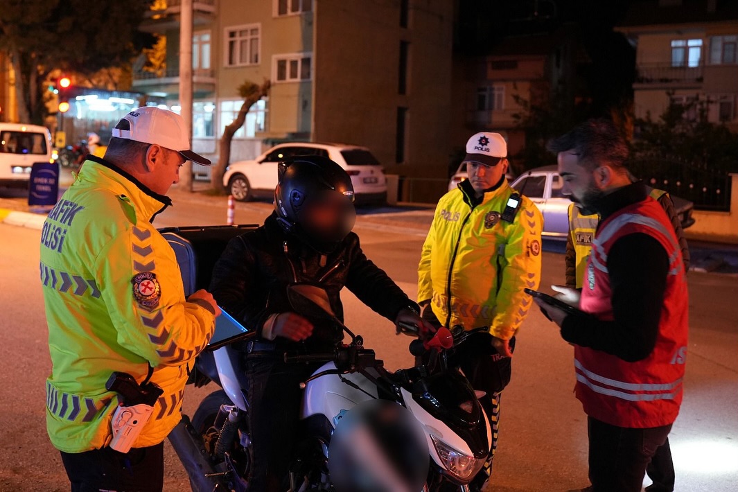 Isparta’da Park Ve Bahçelerde Gece Denetimi (4)
