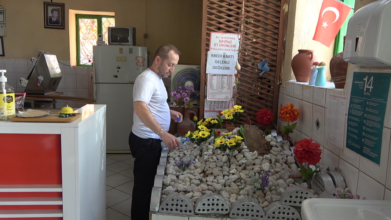 Isparta’da Pide Yemeye Girenler Mezarla Karşılaşıyor (4)