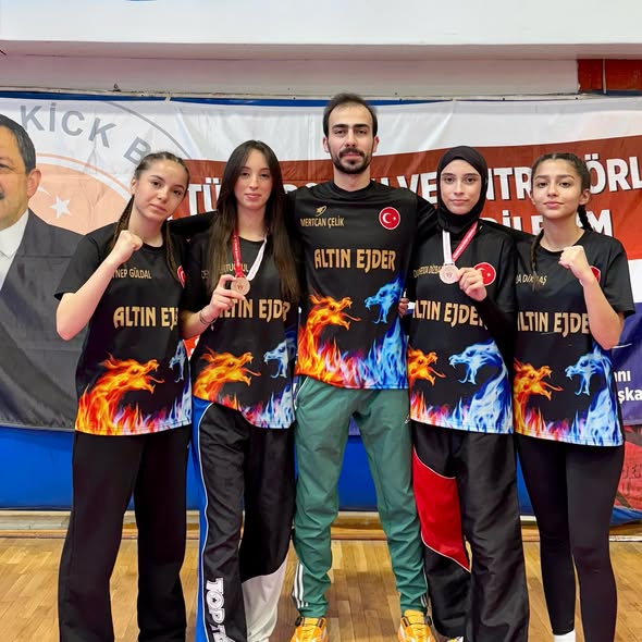 Isparta’nın Yıldız Kick Boksçuları Bolu’dan Madalyayla Döndü (2)