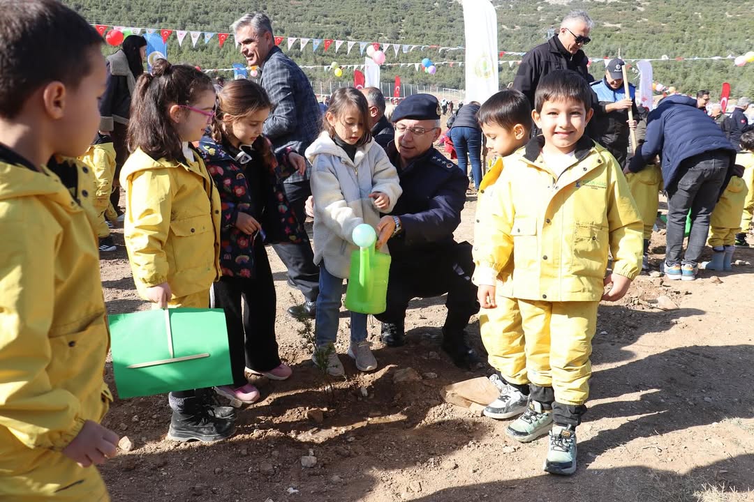 Jandarma Ekipleri Milli Ağaçlandırma Günü’nde Fidan Dikti (7)