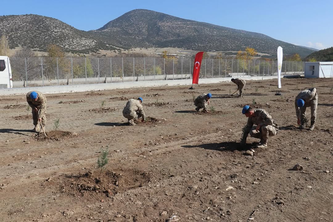 Jandarma Ekipleri Milli Ağaçlandırma Günü’nde Fidan Dikti (9)