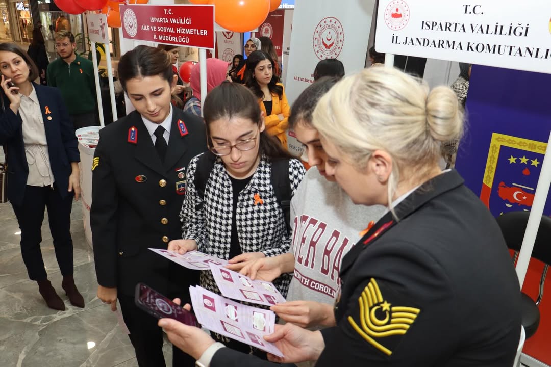 Jandarma’dan Kadına Şiddete ‘Sıfır Tolerans’ Etkinliği (2)