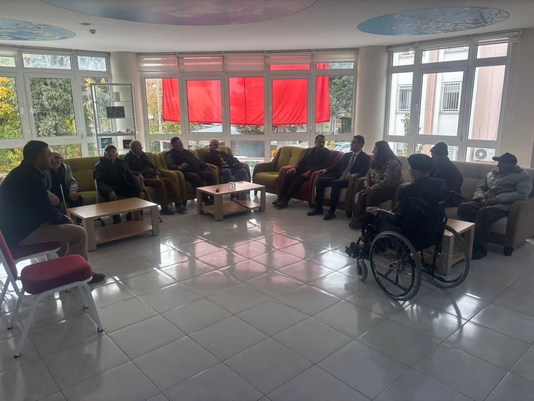 Kaymakam Açıkgöz, Huzurevi Sakinleriyle Bir Araya Geldi (1)