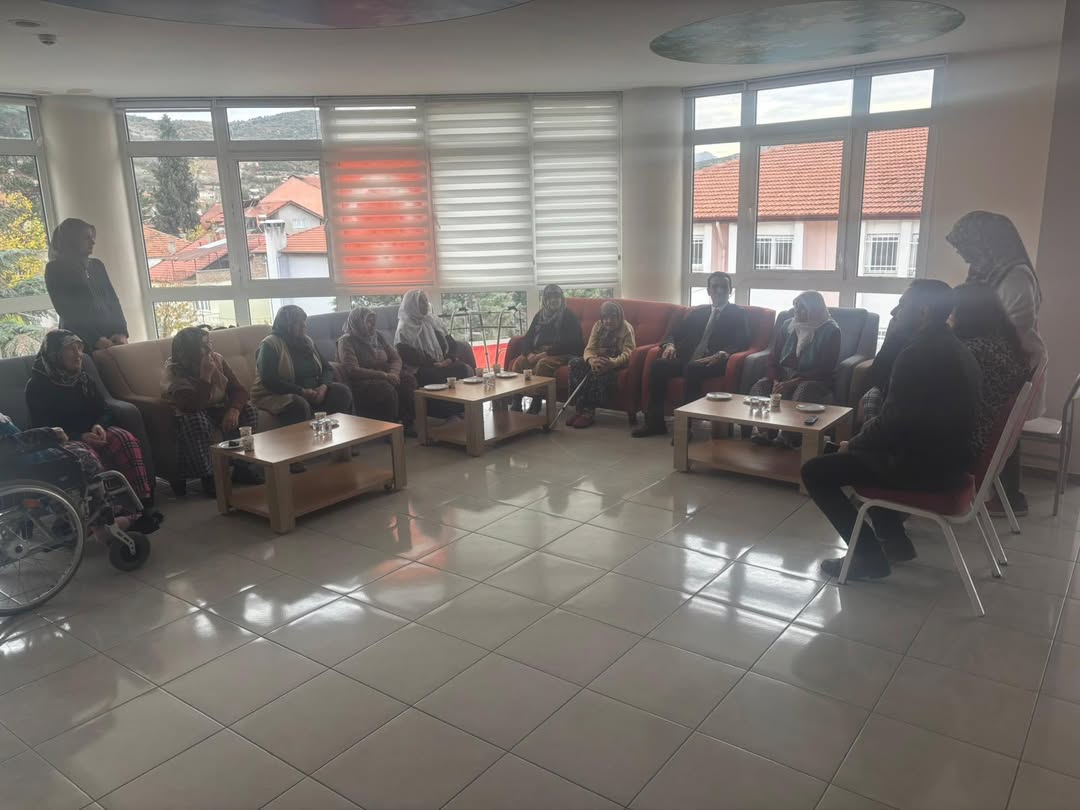 Kaymakam Açıkgöz, Huzurevi Sakinleriyle Bir Araya Geldi (3)