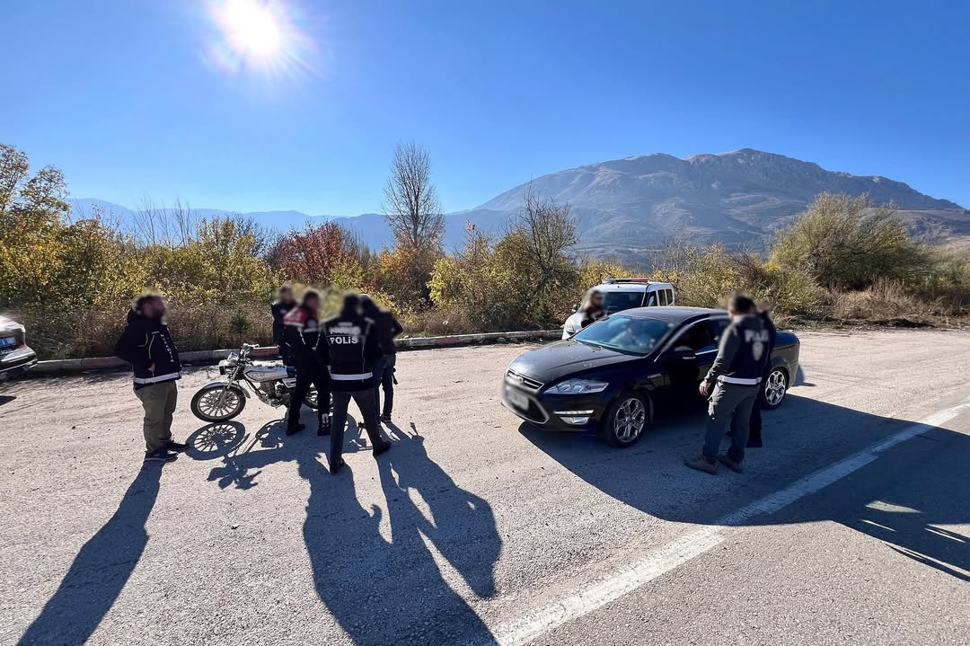 “Narkoalan” Uygulamaları Devam Ediyor Senirkent’te Yoğun Denetim (2)