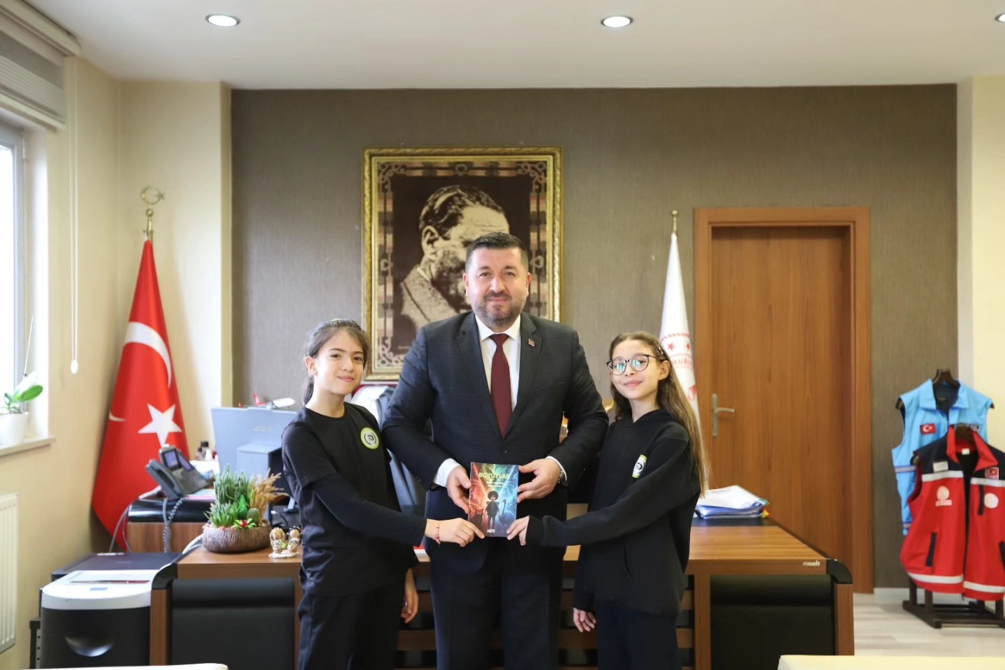 Nazmiye Demirel Ortaokulu Öğrencilerinden Ilk Kitap “Boyutlar” (2)