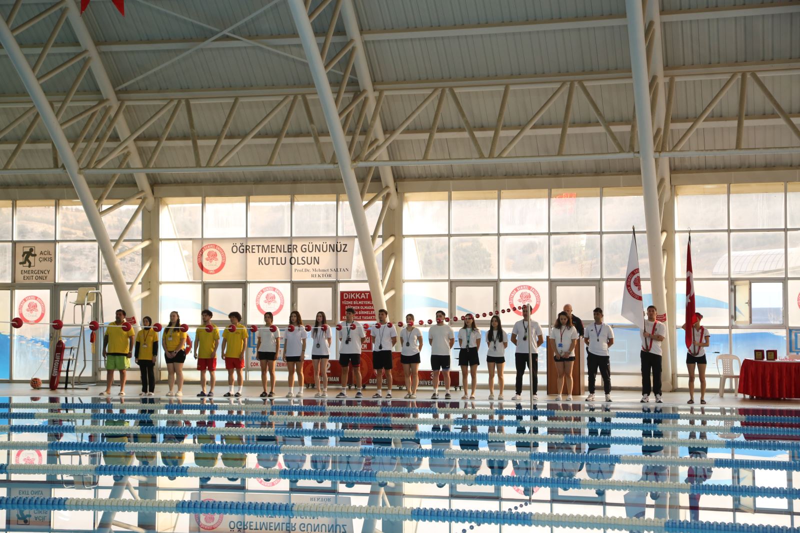 Sdü’de “24 Kasım Öğretmenler Günü Yüzme Yarışı” Gerçekleştirildi (2)-1