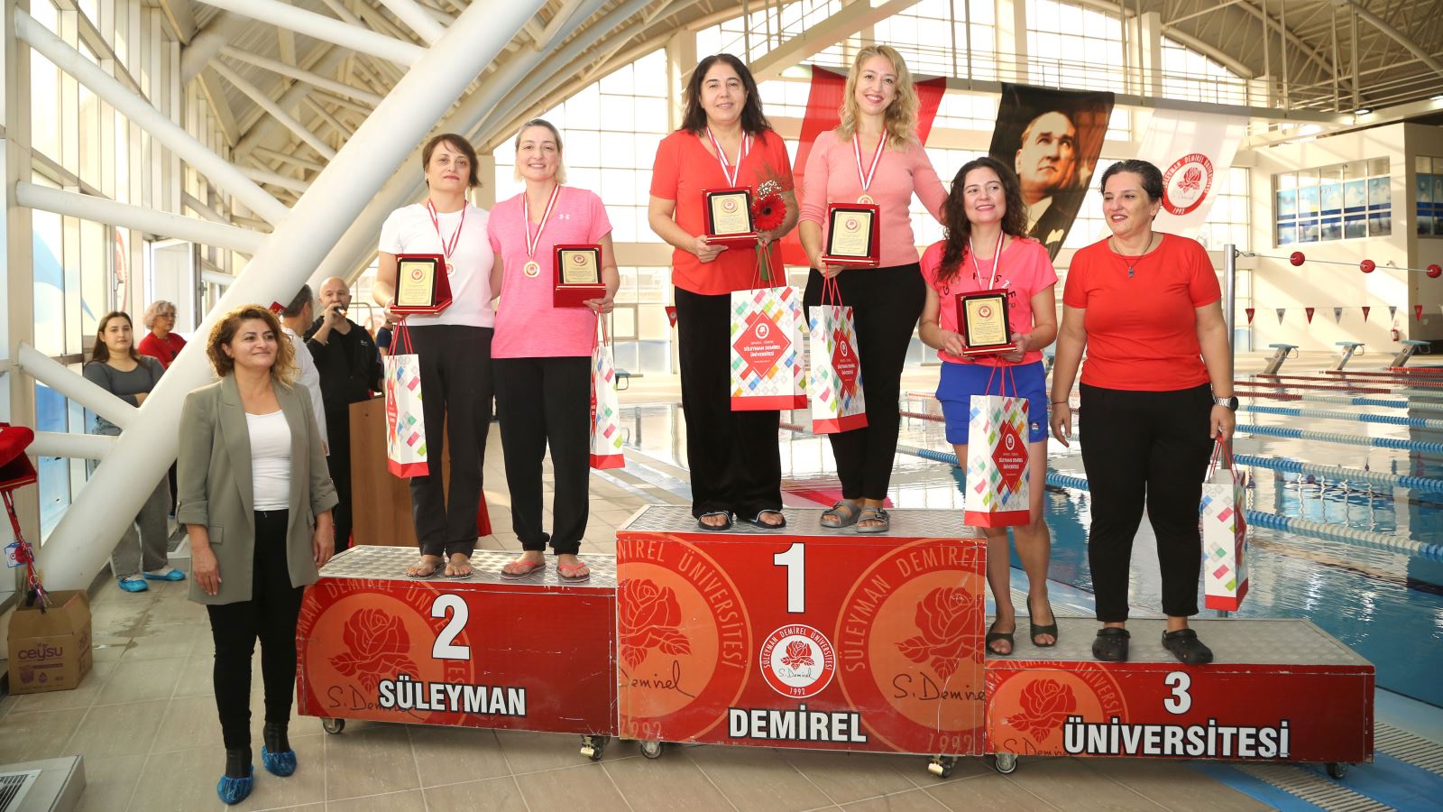 Sdü’de “24 Kasım Öğretmenler Günü Yüzme Yarışı” Gerçekleştirildi (3)