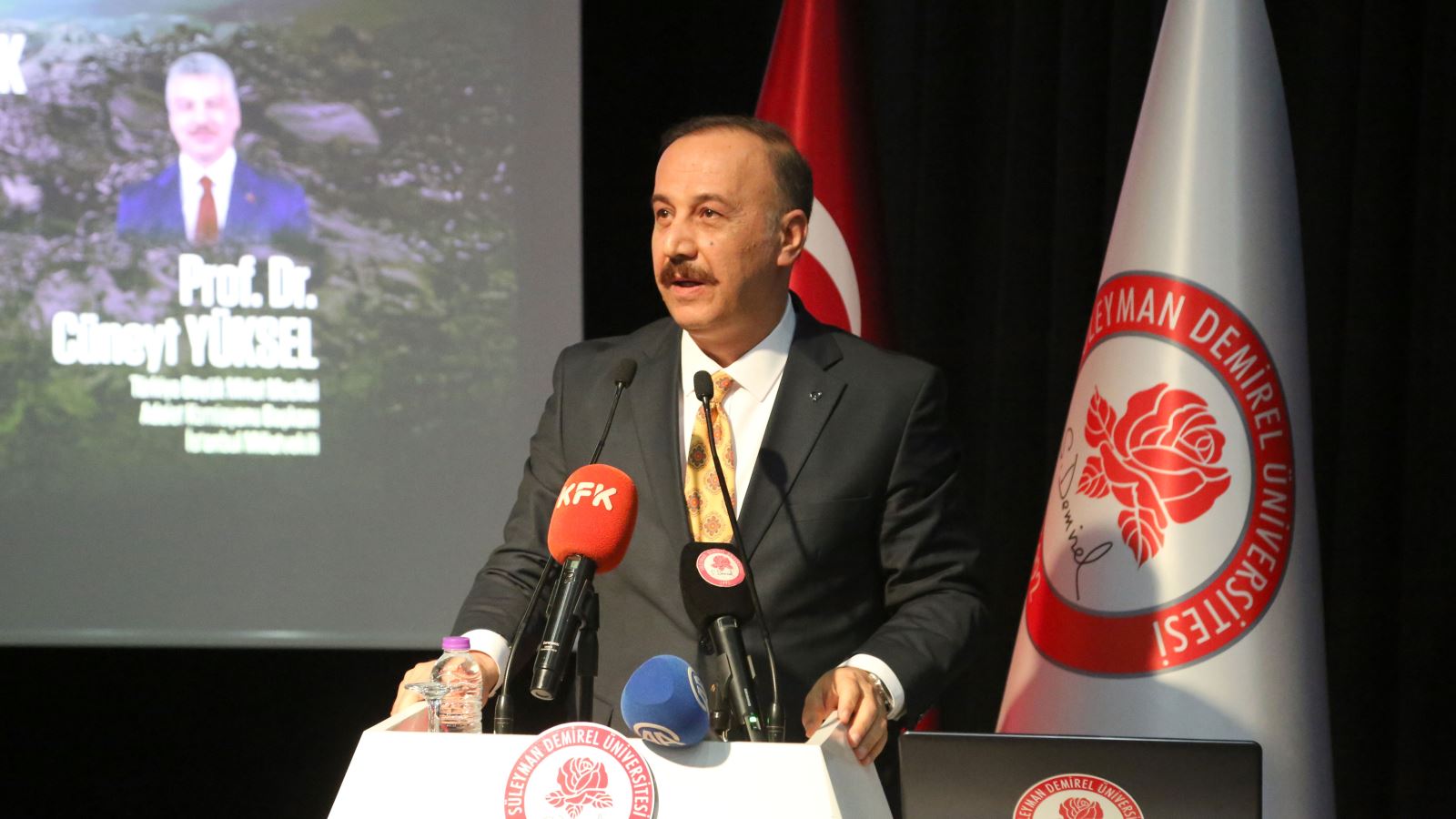 Sdü’de “Gazze İnsani Durum Ve Uluslararası Hukuk” Konferansı Düzenlendi (5)