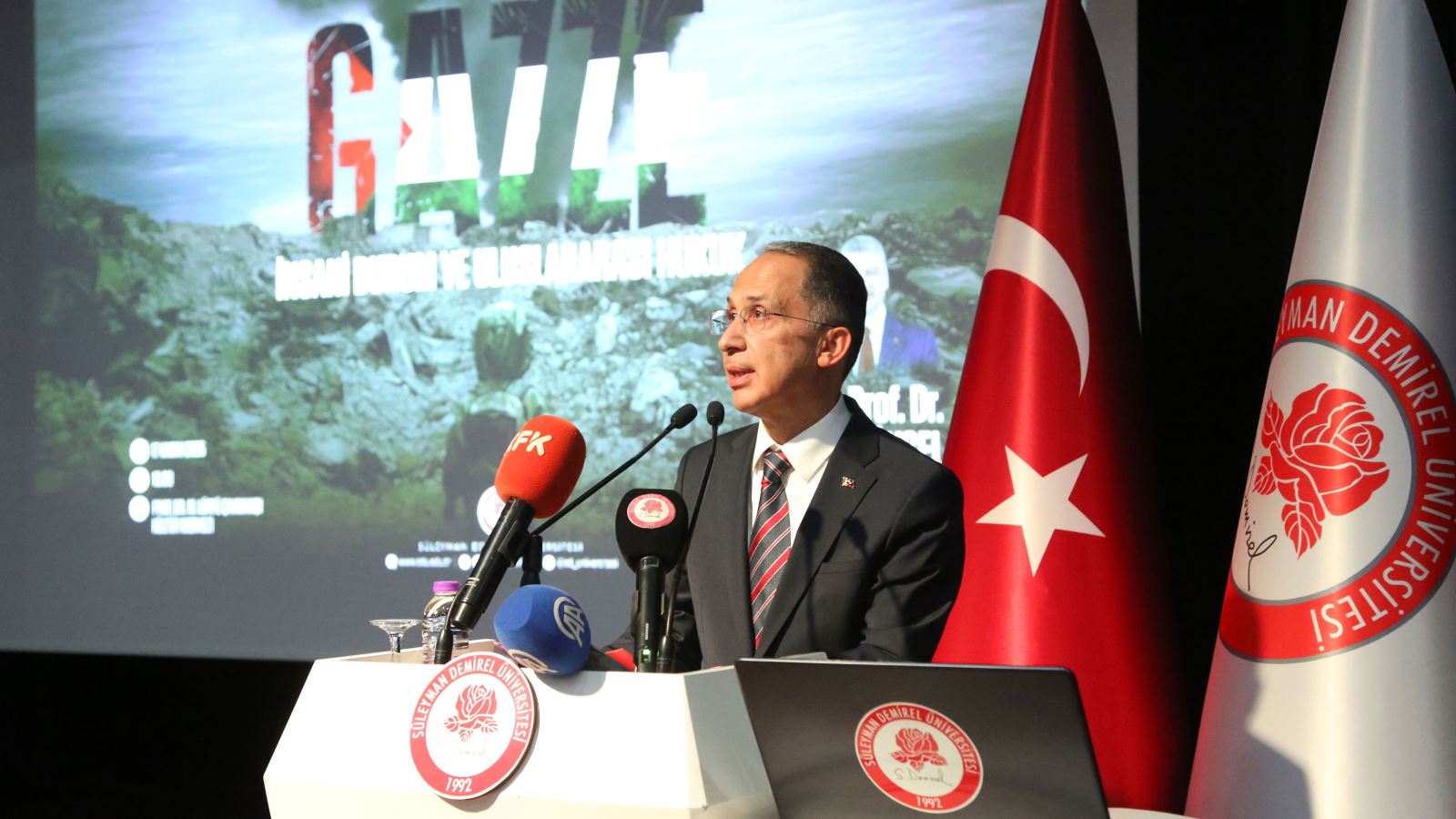Sdü’de “Gazze İnsani Durum Ve Uluslararası Hukuk” Konferansı Düzenlendi