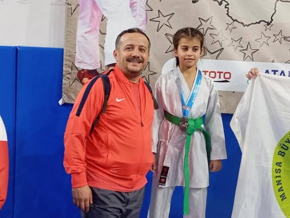 Serik’li Karateciler Denizli’den 15 Madalya Ile Döndü