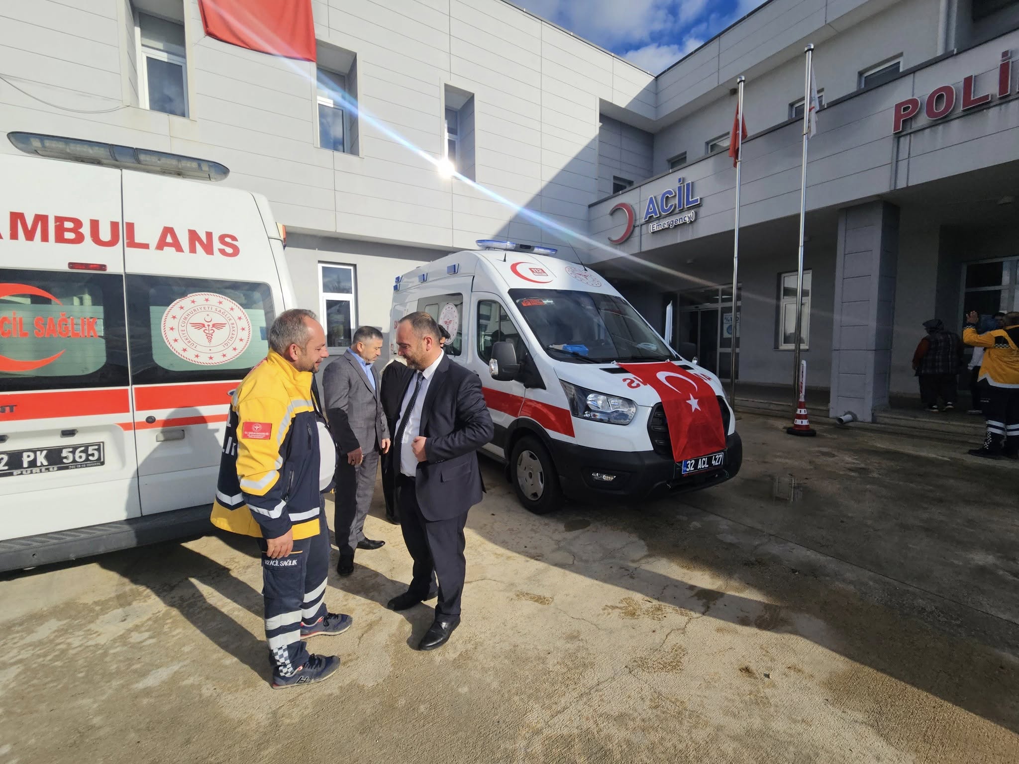 Sütçüler Devlet Hastanesi’ne Yeni 4X4 Ambulans Hizmete Girdi (2)