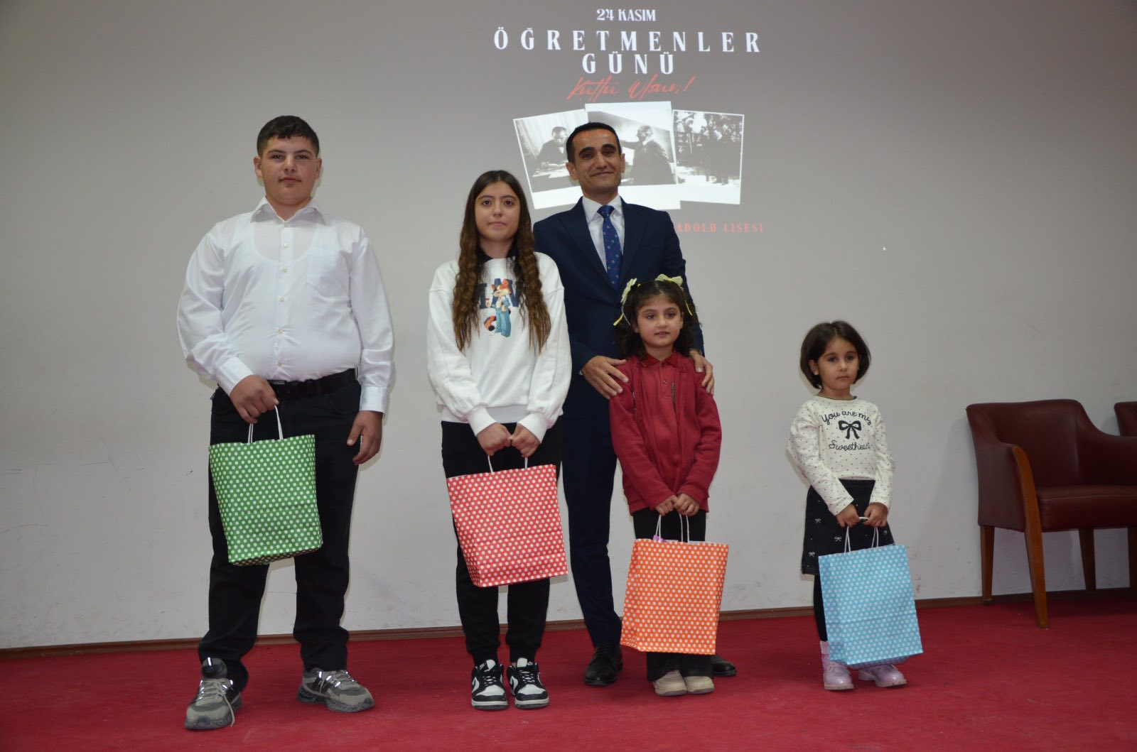 Uluborlu’da Öğretmenler Günü Coşkuyla Kutlandı (1)