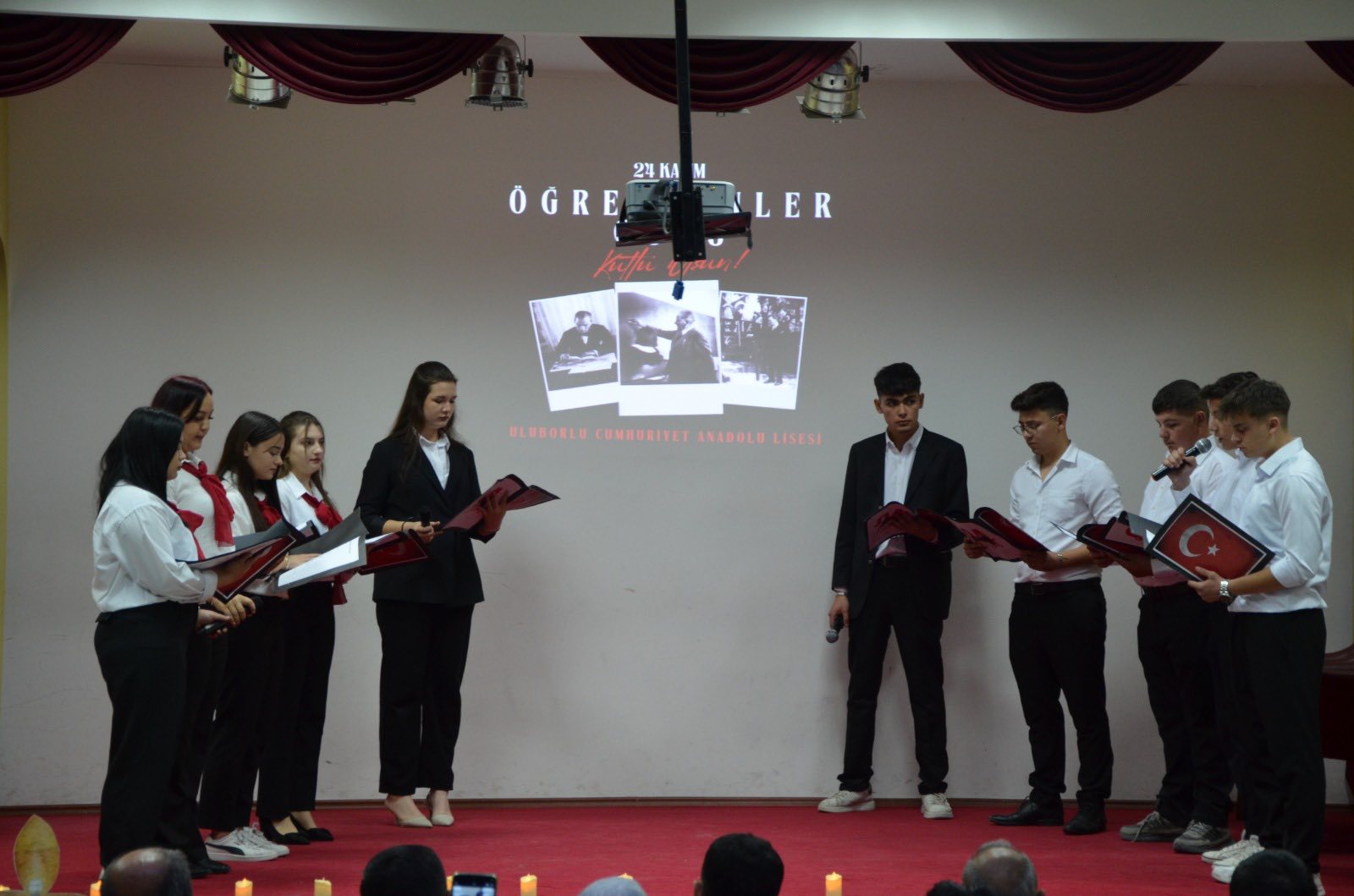 Uluborlu’da Öğretmenler Günü Coşkuyla Kutlandı (3)