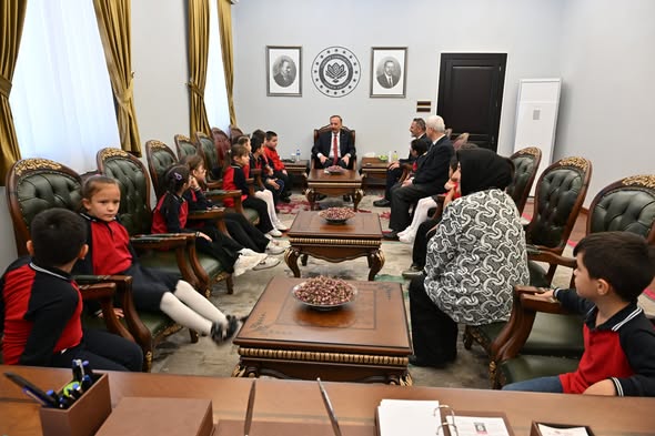 Vali Erden, Şehit Hasan Hüseyin Gül İlkokulu Öğrencileriyle Buluştu