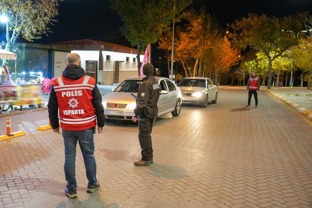 Vatandaşların Yoğun Olduğu Bölgeler Aralıksız Denetleniyor (3)