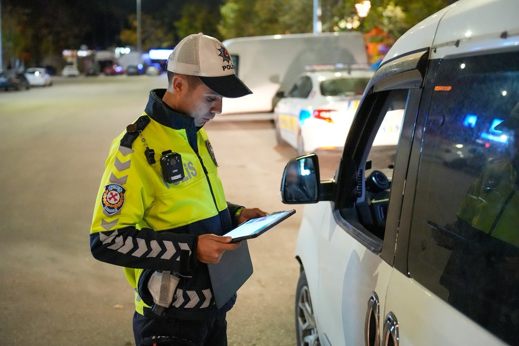 Vatandaşların Yoğun Olduğu Bölgeler Aralıksız Denetleniyor (4)