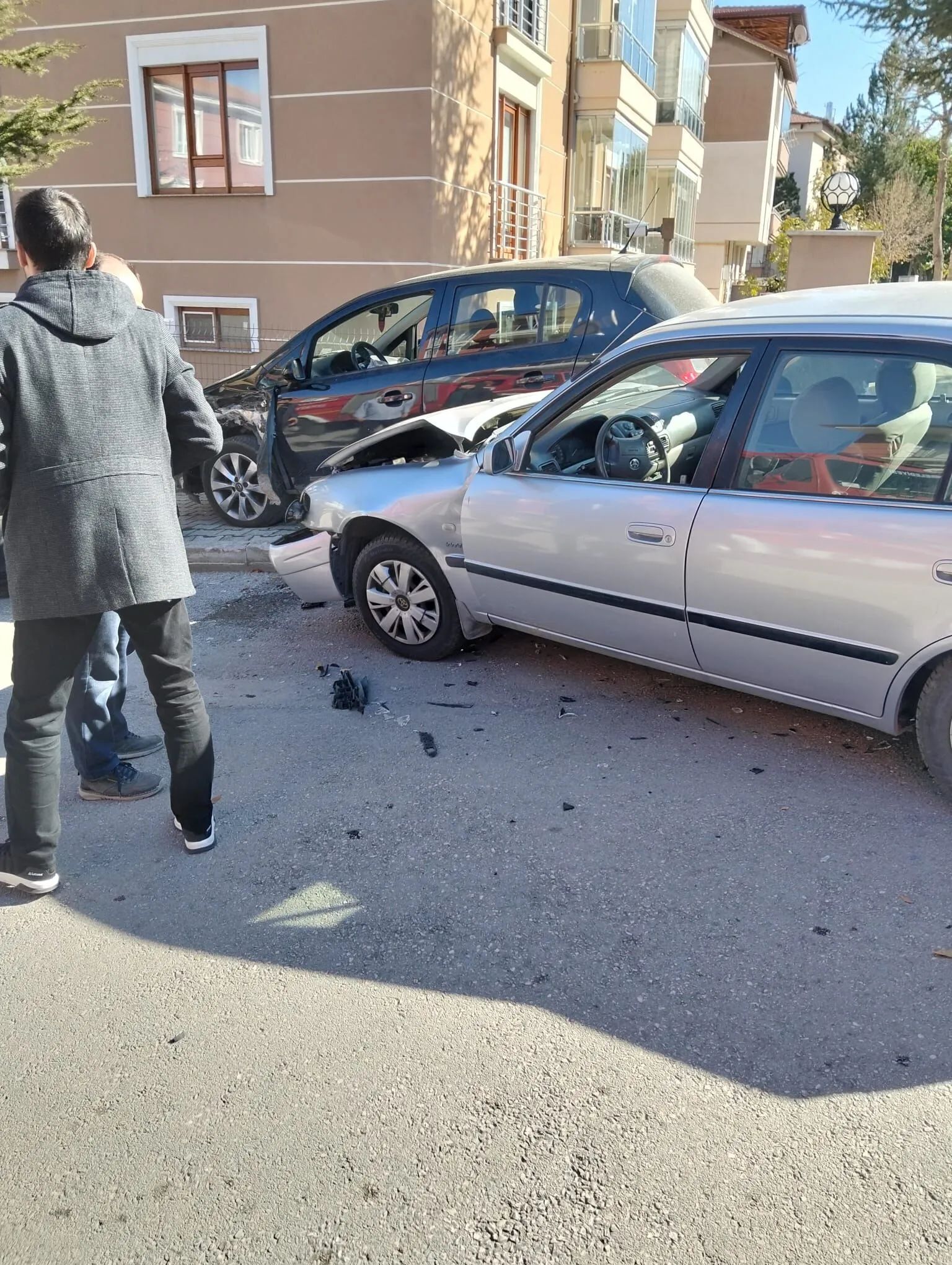 Hızırbey’de trafik kazası: Araçlarda maddi hasar oluştu-1