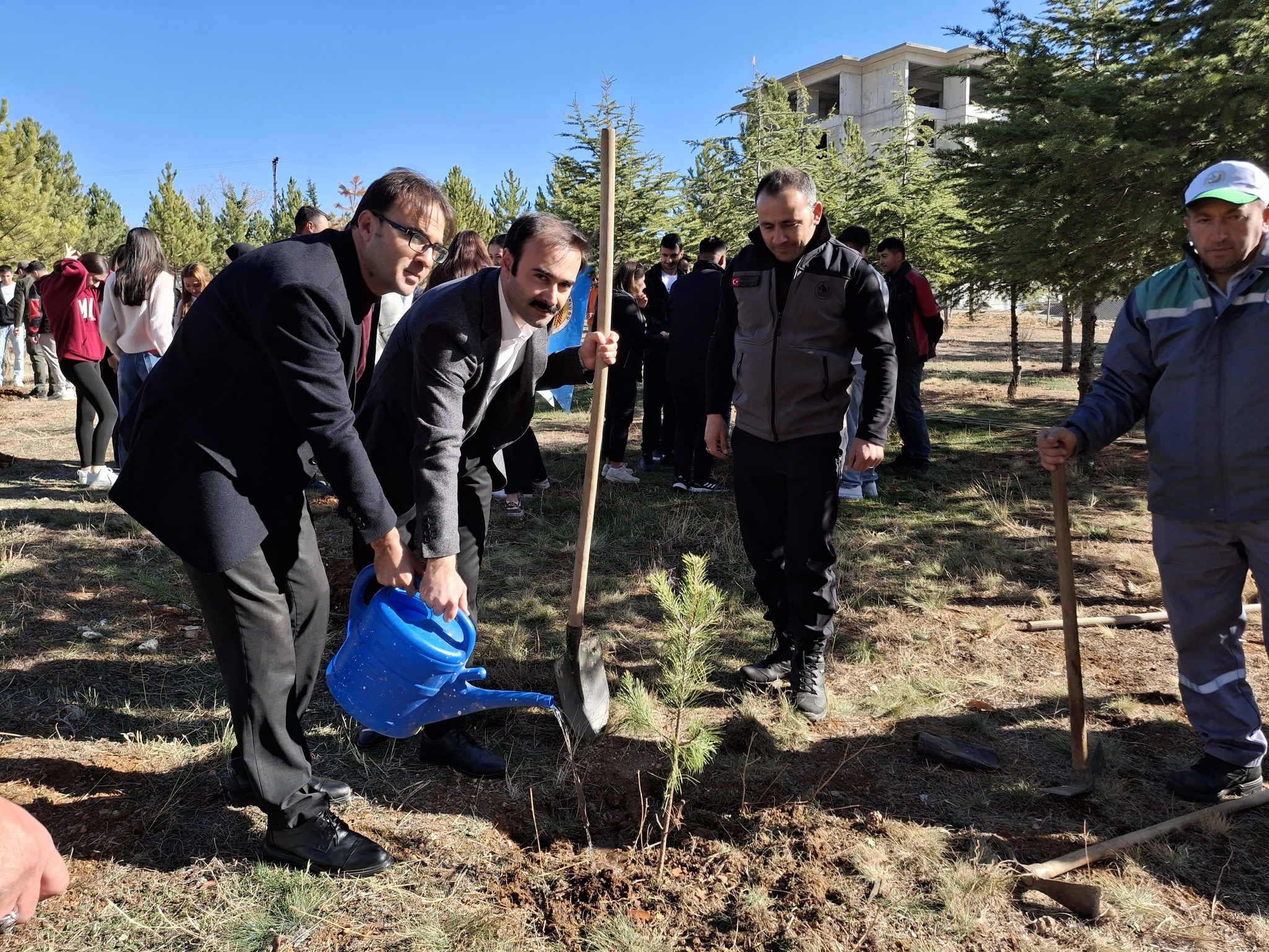 Yenişarbademli’de Fidanlar Toparlakla Buluştu (2)
