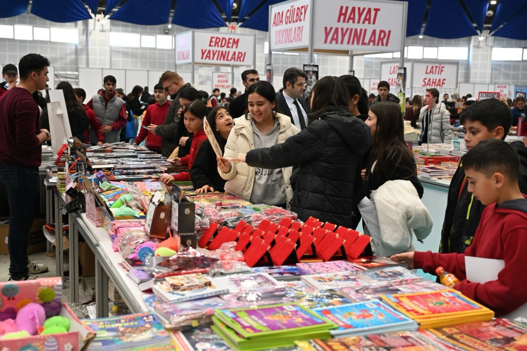 8. Isparta Kitap Fuarı Kapılarını Açtı (2)