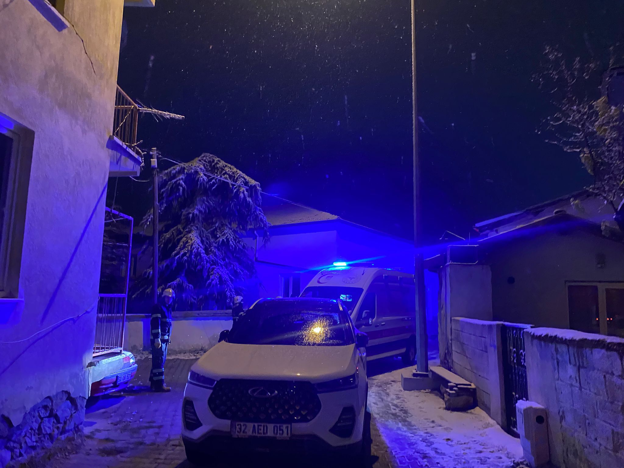 Ailesine Kızıp Aracını Ateşe Verdi (10)