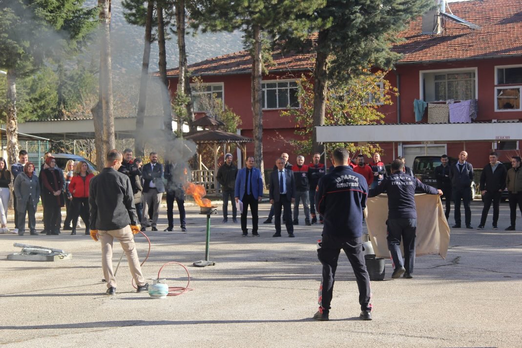Atabey Hükümet Konağı’nda Yangın Güvenliği Eğitimi Gerçekleştirildi (3)