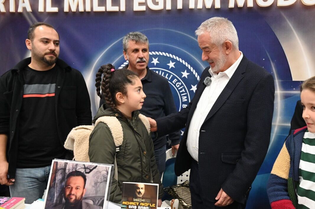 Başdeğirmen Çifti, Kitap Fuarını Ziyaret Etti (13)