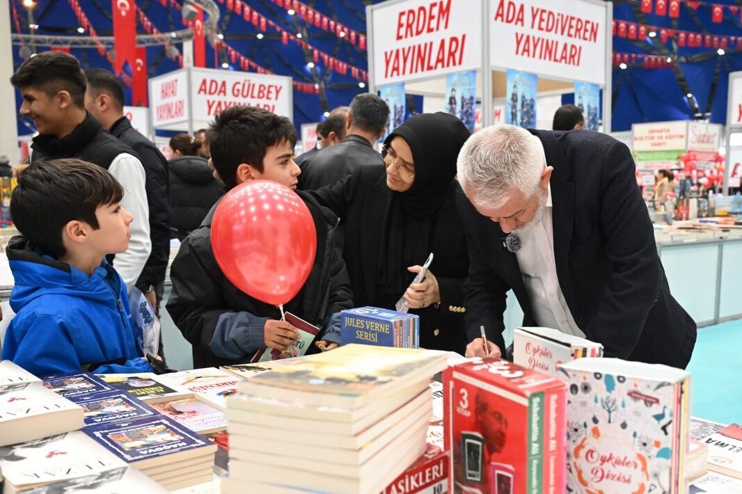 Başdeğirmen Çifti, Kitap Fuarını Ziyaret Etti (14)