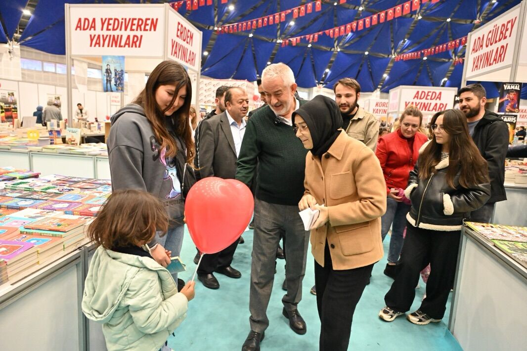 Başkan Başdeğirmen, Isparta Kitap Fuarında Gençlerle Buluştu (3)