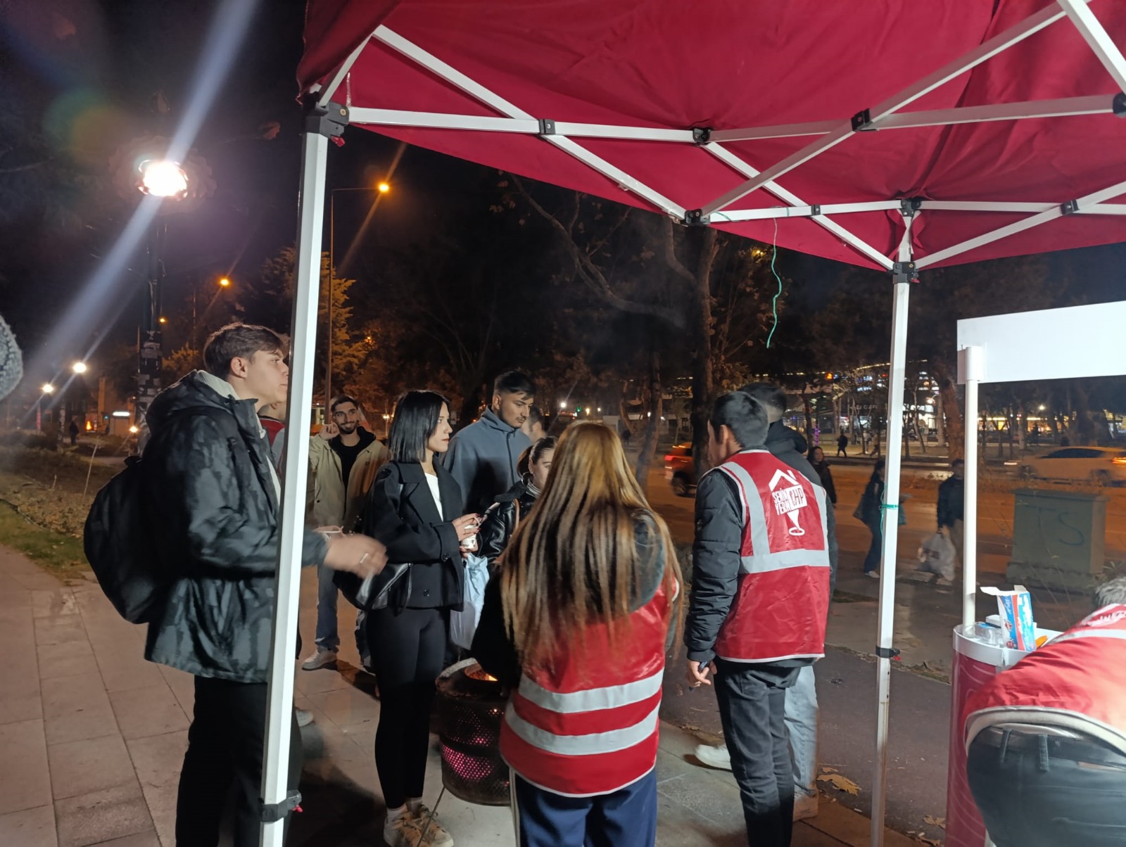 Chp Isparta’dan Gençlere Sıcak Dokunuş Tanışma Standına Yoğun Ilgi (1)