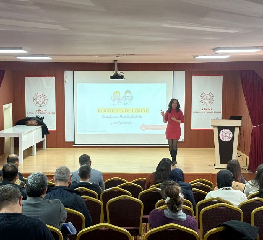 Eğirdir’de Okul Yöneticileri Ve Öğretmenlere Aile Hizmetleri Anlatıldı (1)