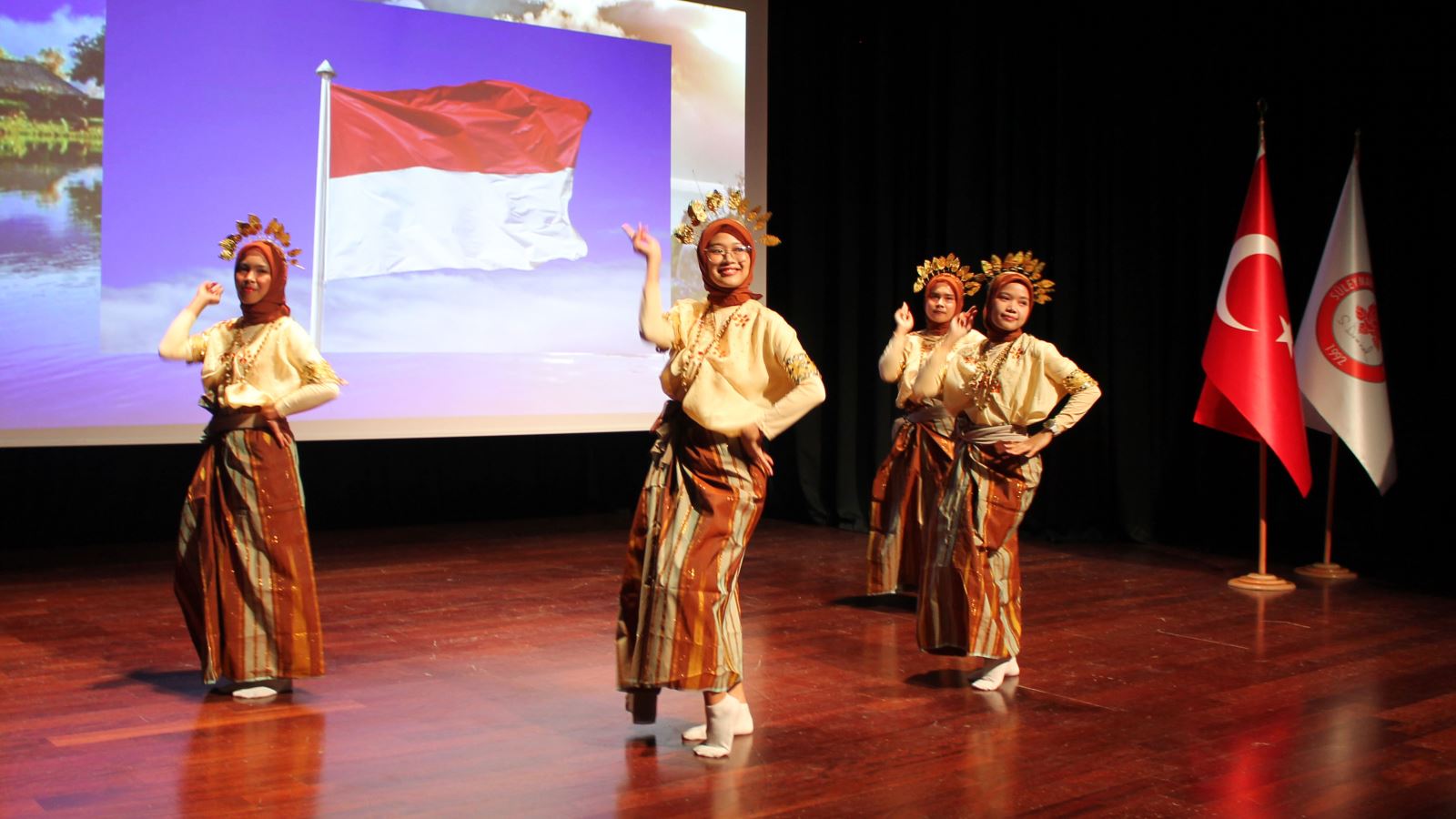Farklı Kültürler Sdü’de “Uluslararası Öğrenci Çaylaklar Günü” Etkinliğinde Buluştu (1)