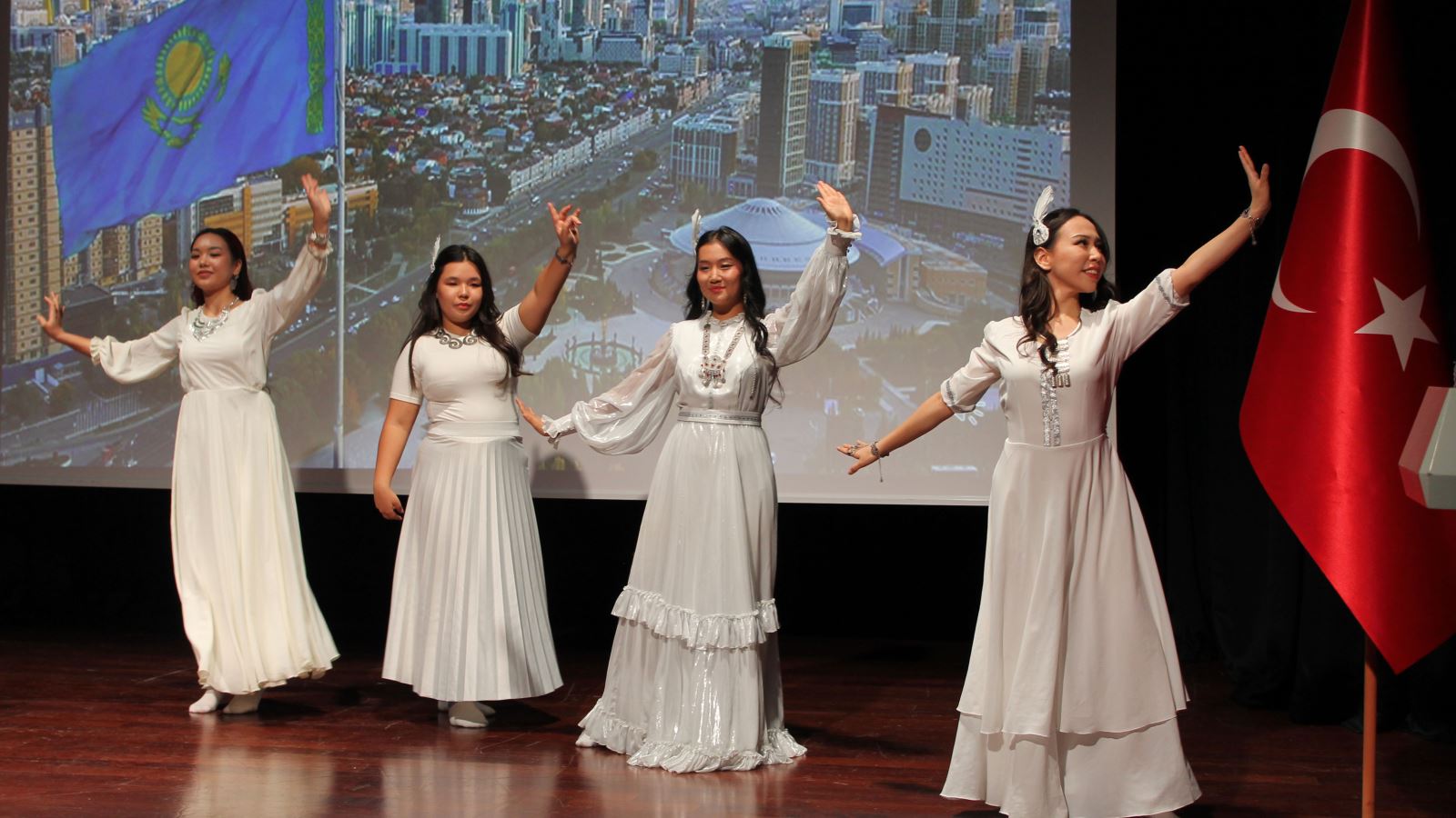 Farklı Kültürler Sdü’de “Uluslararası Öğrenci Çaylaklar Günü” Etkinliğinde Buluştu (2)