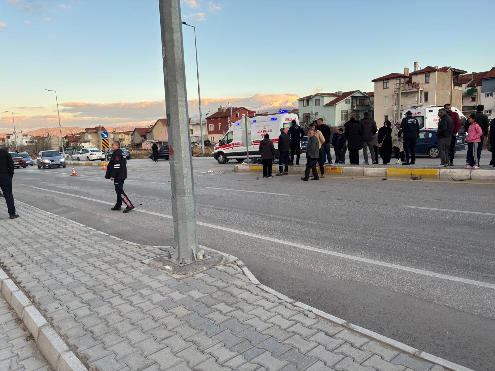 Fatih Mahallesinde Feci Kaza 1 Ağır 2 Yaralı (1)