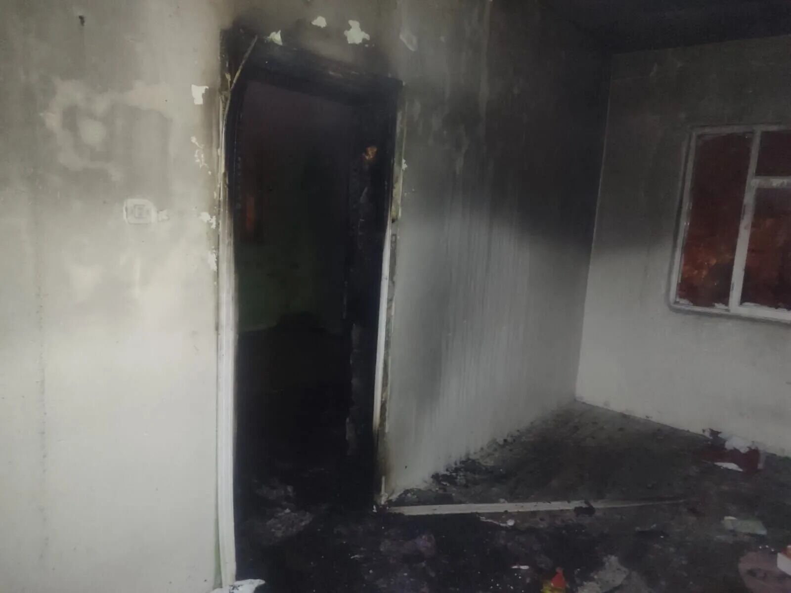 Gazi Kemal Mahallesi’nde Metruk Bina Alev Aldı (3)