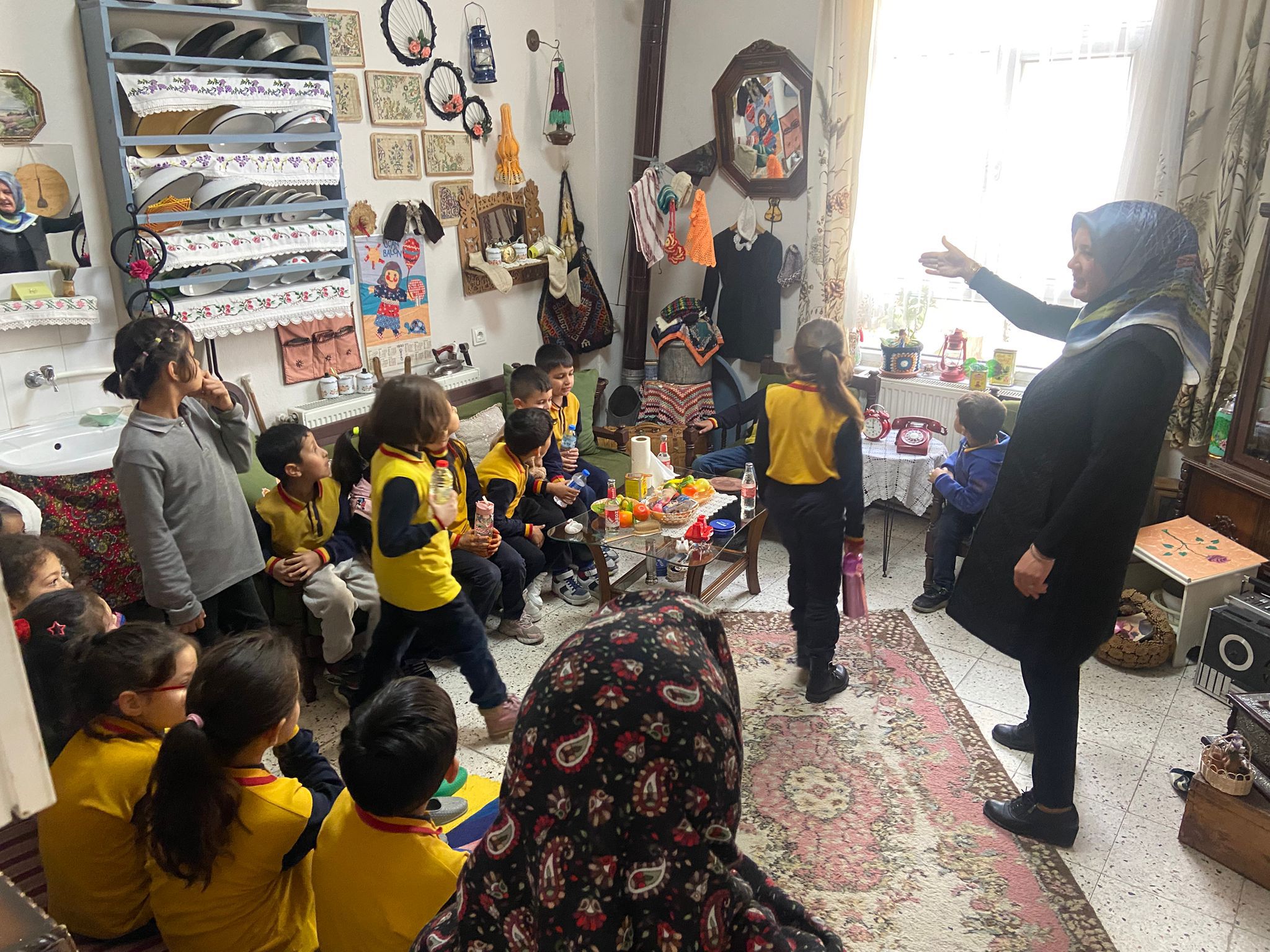 Gülbirlik Ilkokulu 2A Sınıfı, Geri Dönüşümü Yerinde Öğrenerek Bilinçlendi (1)