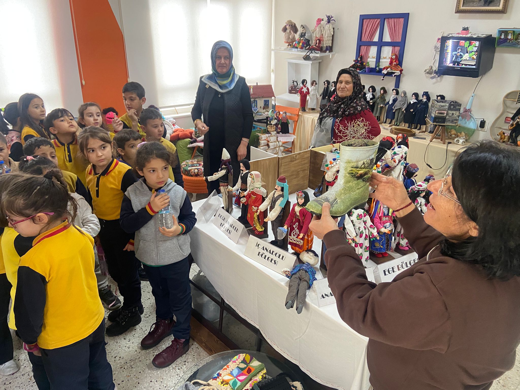 Gülbirlik Ilkokulu 2A Sınıfı, Geri Dönüşümü Yerinde Öğrenerek Bilinçlendi (3)
