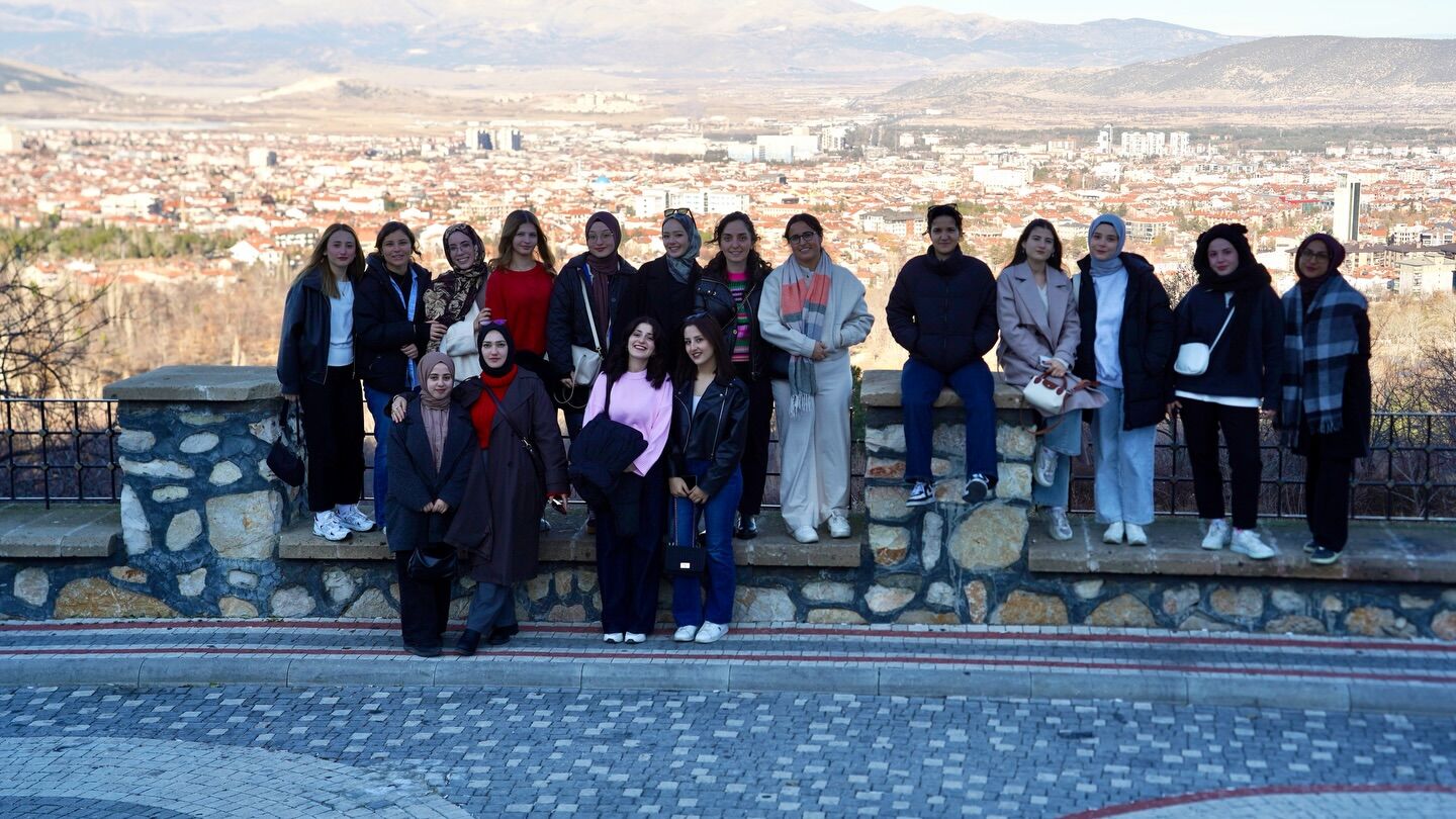 Gülistan Kız Yurdu Öğrencilerinden Huzurevinde Gönülleri Isıtan Ziyaret (2)