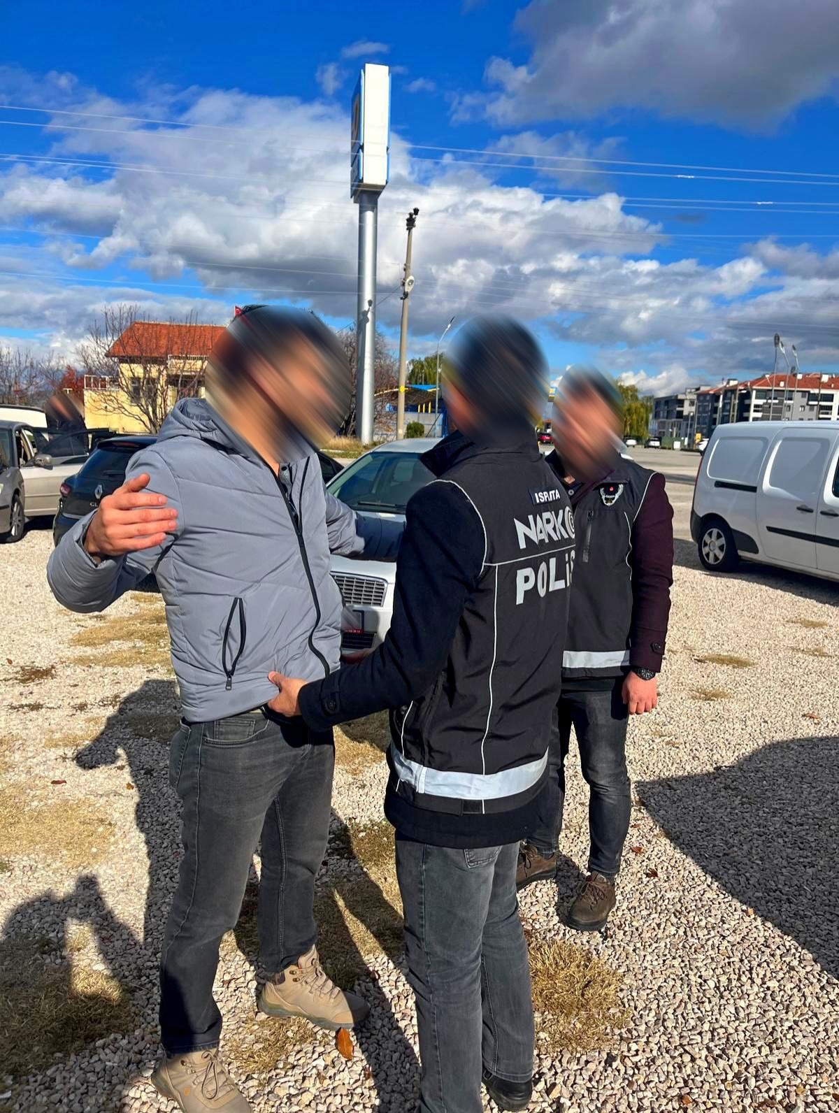 Isparta İl Emniyet Müdürlüğü Narkotik Suçlarla Mücadele Şube Müdürlüğü Ekiplerince, Uyuşturucu Ile Mücadele Kapsamında Kent Genelindeki Denetimler Sürdürüyor (3)